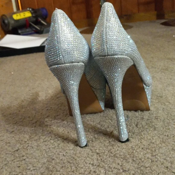 New FELIZ RHINESTONE EMBELLISHED PLATFORM STILETTO, size 10 - Picture 7 of 12